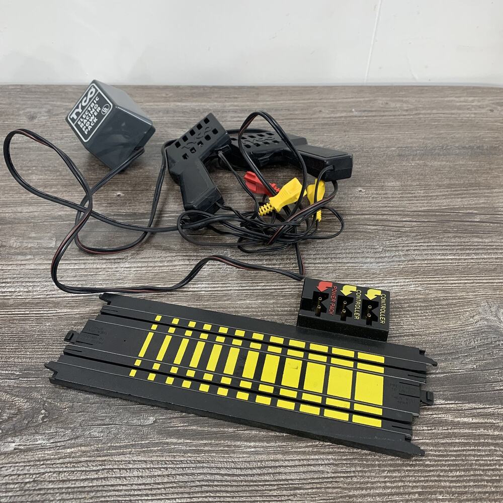 Tyco Slot Car Electric Racing Power Pack 9" Terminal Track 2 Controllers Vtg‎